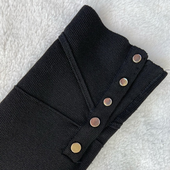 Cache top with silver snaps size Medium. - Picture 3 of 5